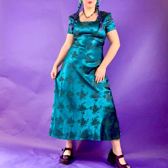 ❌SOLD❌ 90’s Vintage whimsigoth maxi dress size medium - Picture 2 of 4